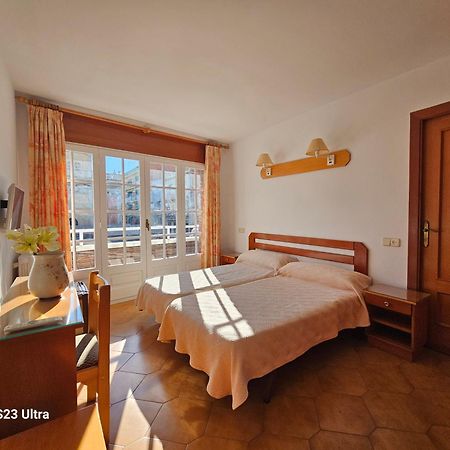 Hotel Blue Spot Malgrat de Mar Bagian luar foto