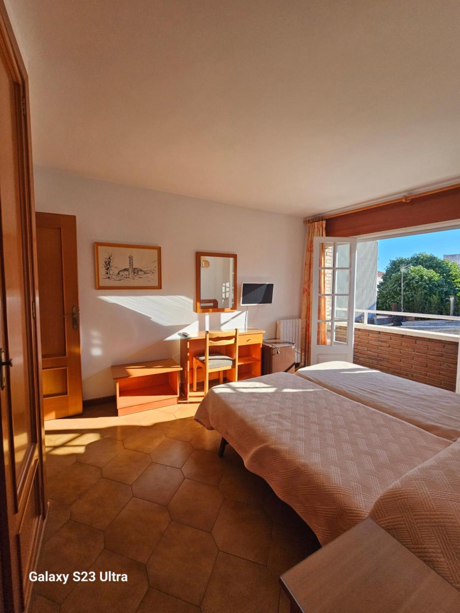 Hotel Blue Spot Malgrat de Mar Bagian luar foto