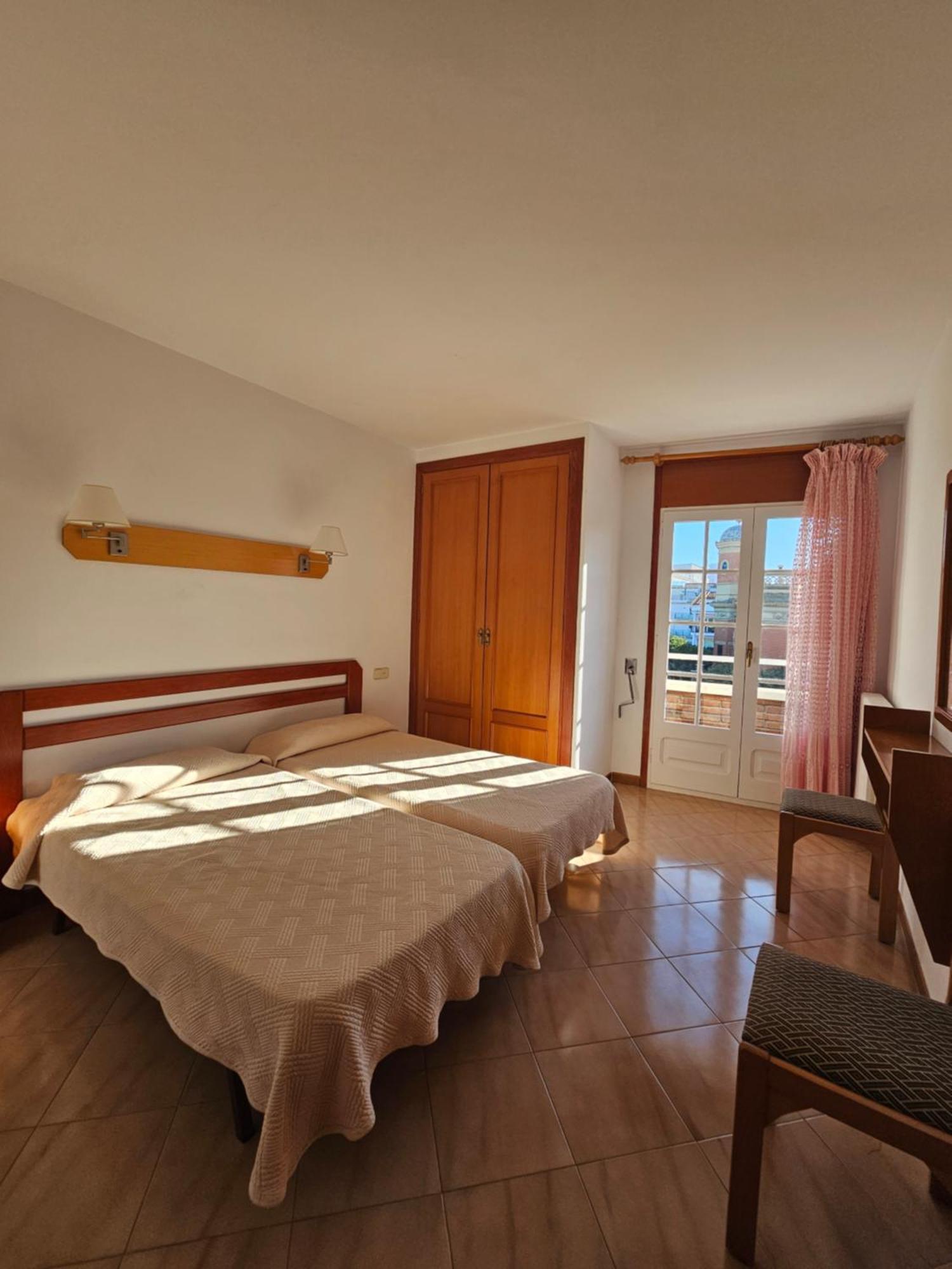 Hotel Blue Spot Malgrat de Mar Bagian luar foto