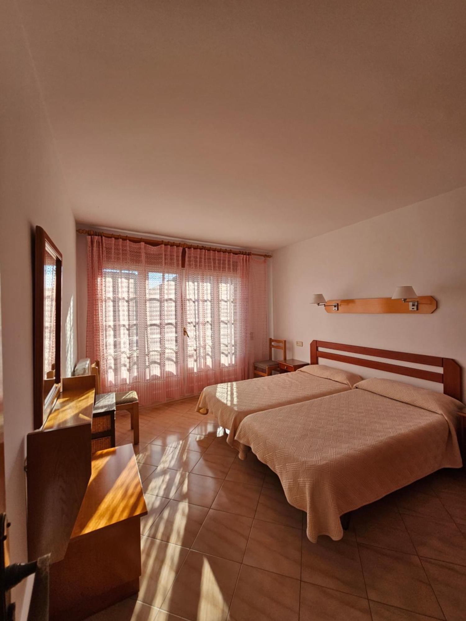 Hotel Blue Spot Malgrat de Mar Bagian luar foto