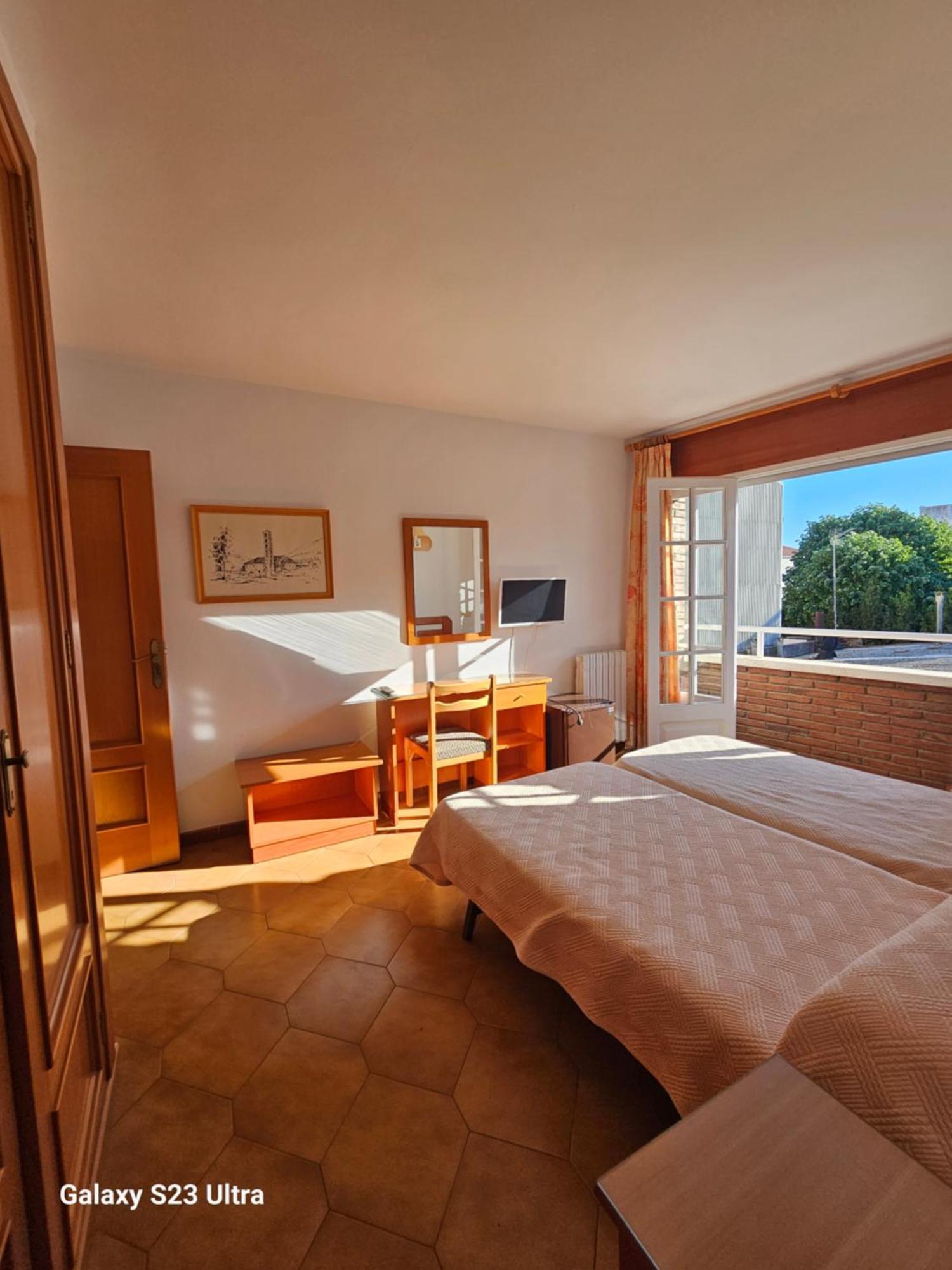 Hotel Blue Spot Malgrat de Mar Bagian luar foto
