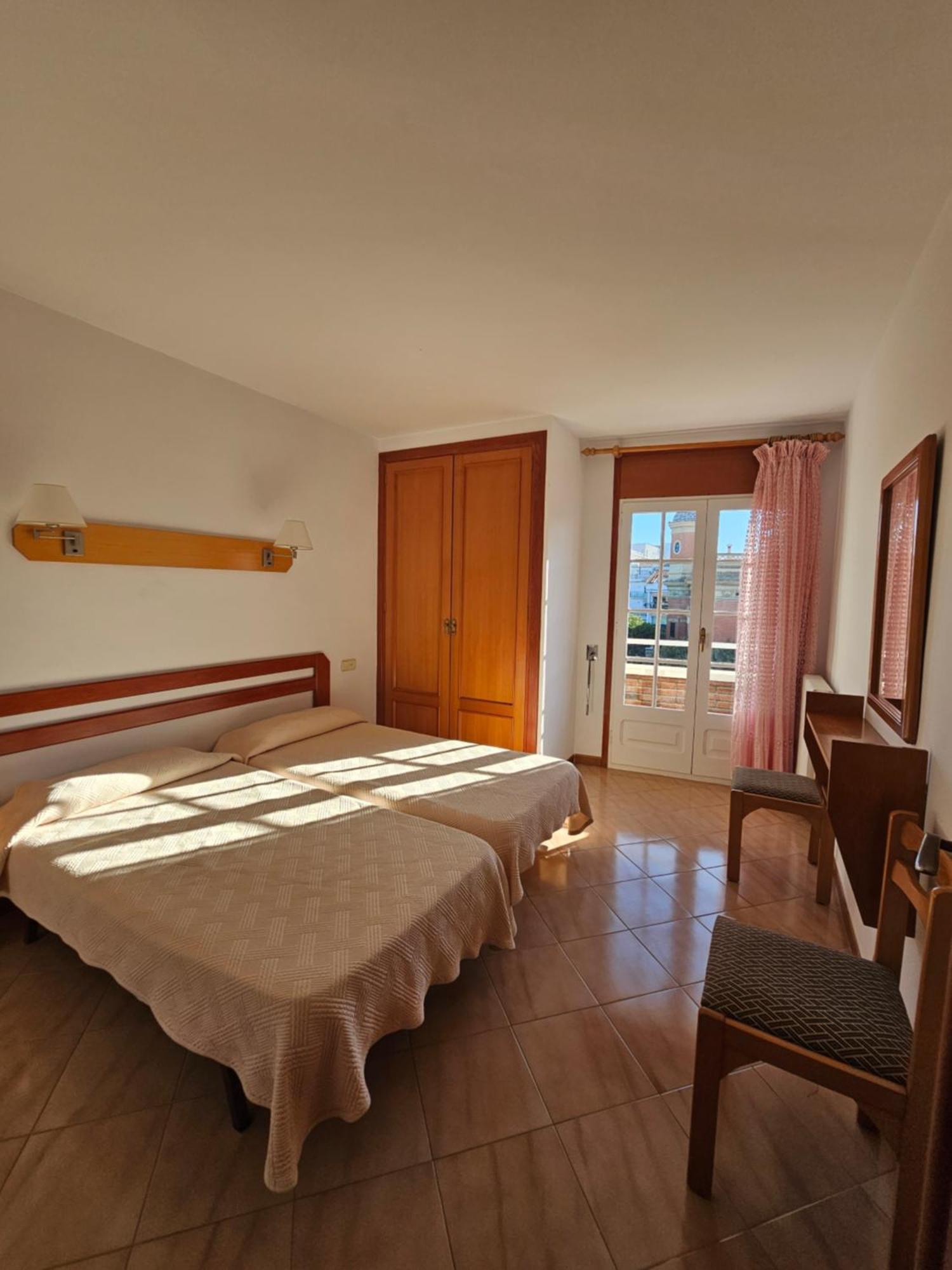 Hotel Blue Spot Malgrat de Mar Bagian luar foto