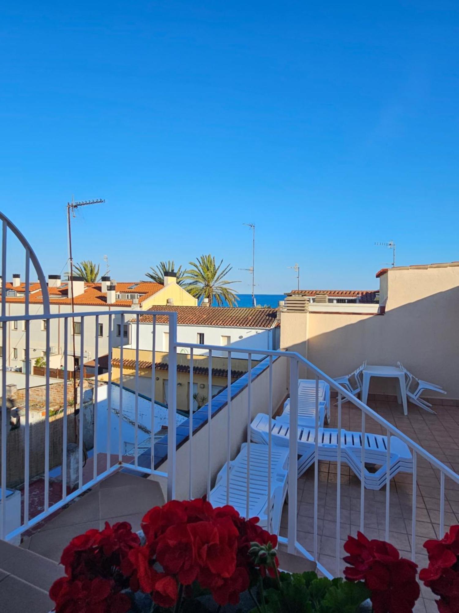 Hotel Blue Spot Malgrat de Mar Bagian luar foto