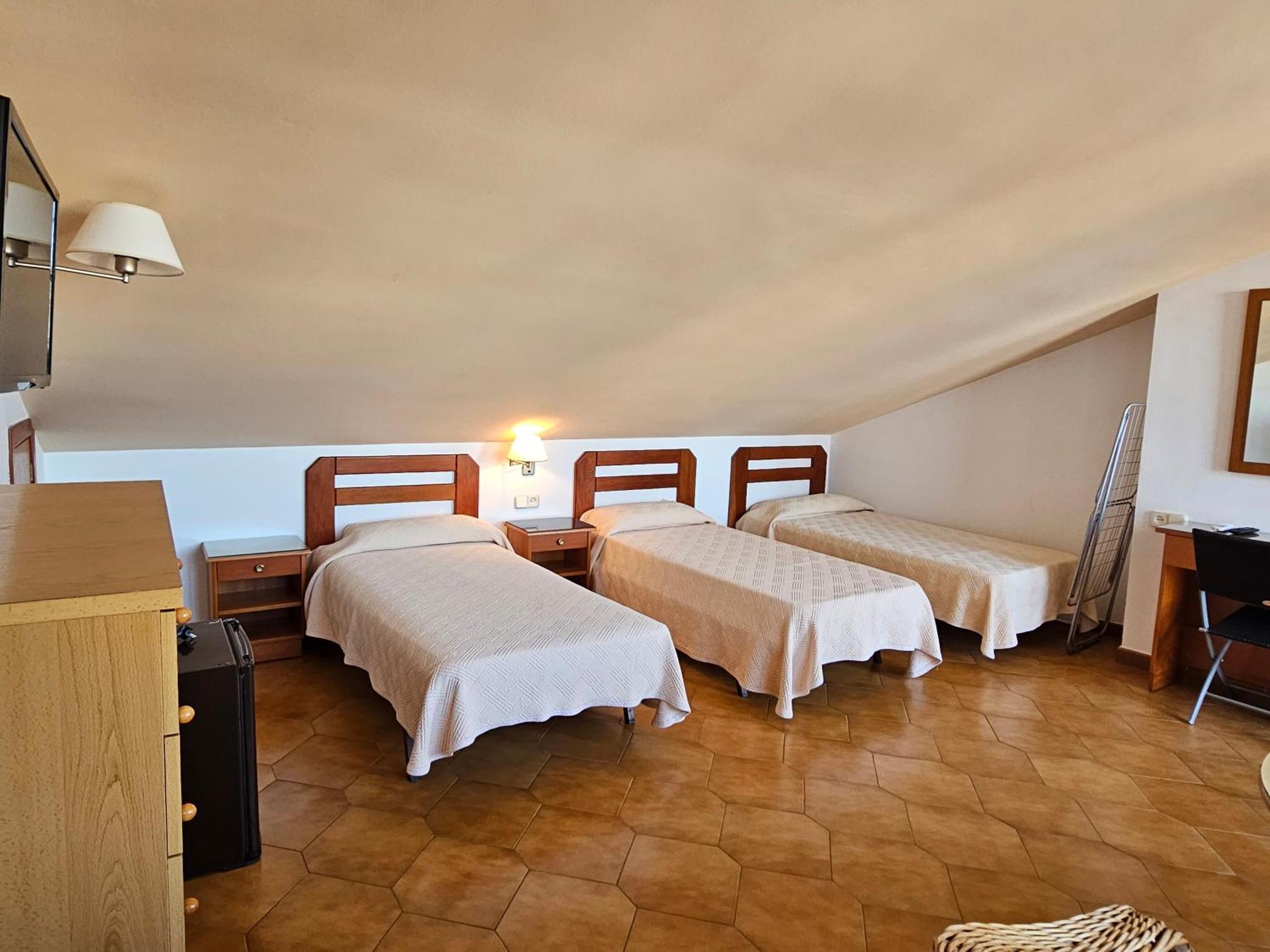 Hotel Blue Spot Malgrat de Mar Bagian luar foto